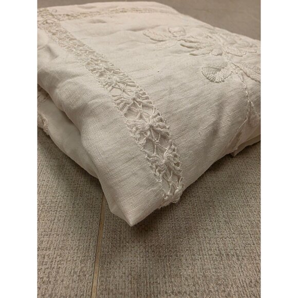 Vintage White Linen Tablecloth With Floral Embroidery & Crochet Details 48x48 In - Picture 10 of 10